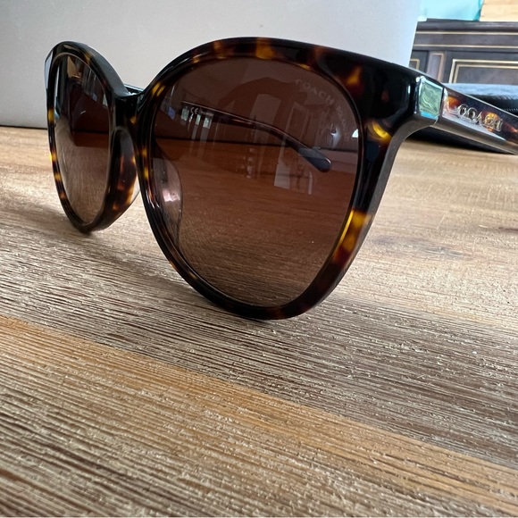 Coach sunglasses - Picture 4 of 5